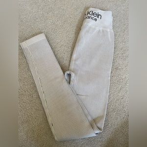 Calvin Klein beige ribbed leggings - xs